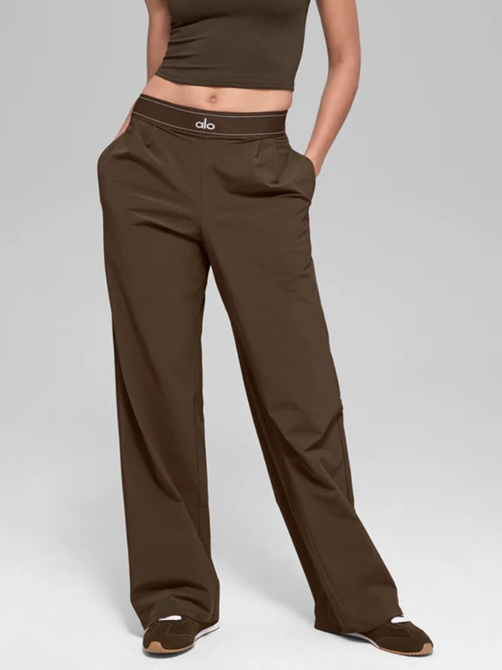 NWT ALO Yoga 🤎🥳 Women's Classic Espresso Relaxed Straight Leg Pants  | Regular